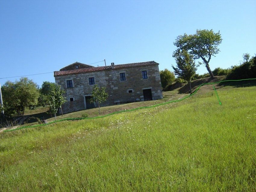 Terreno misto immerso nel verde