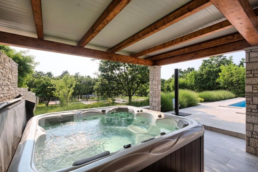 Casa con piscina e campo da minigolf, nei dintorni di Svetvinčent
