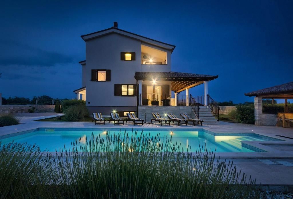 Casa con piscina e campo da minigolf, nei dintorni di Svetvinčent