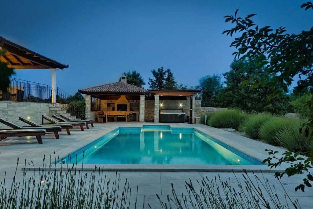 Casa con piscina e campo da minigolf, nei dintorni di Svetvinčent