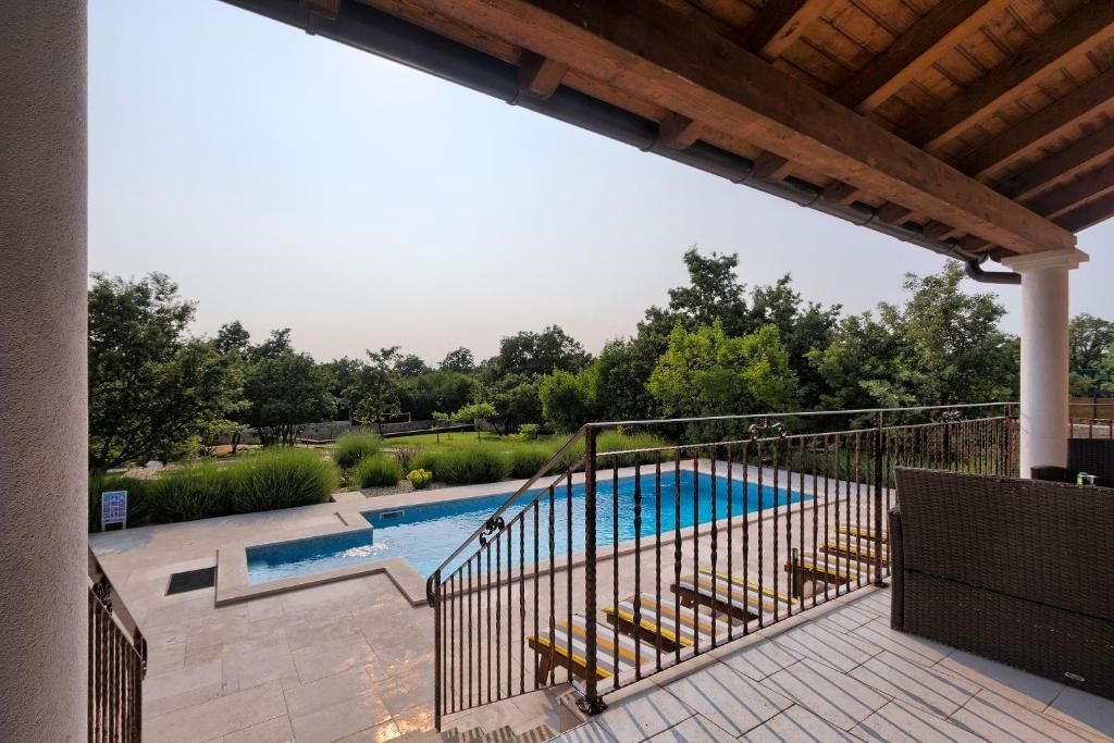 Casa con piscina e campo da minigolf, nei dintorni di Svetvinčent