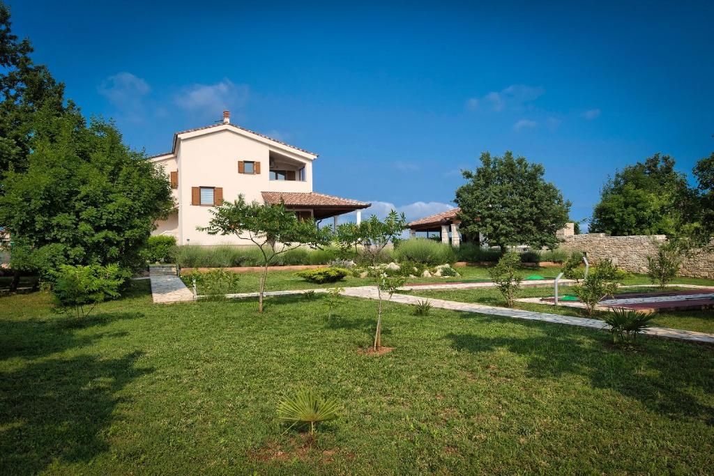 Casa con piscina e campo da minigolf, nei dintorni di Svetvinčent