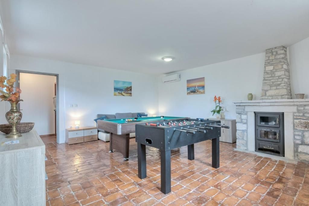 Villa con piscina e bellissimo giardino, vicino a Lisignano