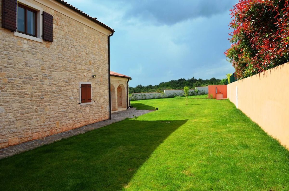 Villa in pietra con piscina, vicino a Kringa