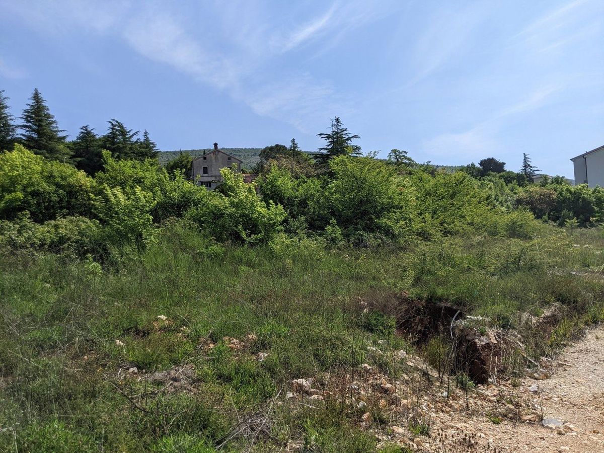 Labin, terreno con licenza edilizia, vista mare