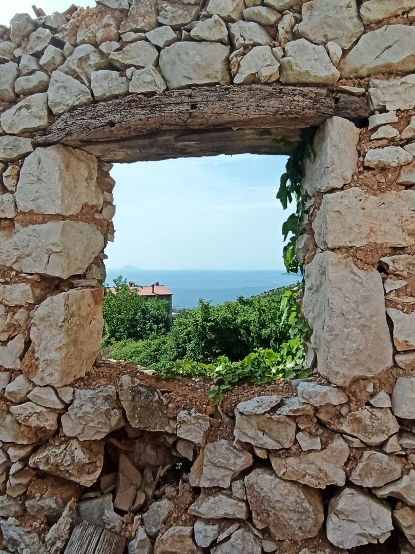 Casa in pietra da ristrutturare con vista mare, vicino a Labin