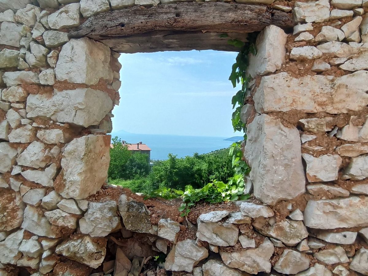 Casa in pietra da ristrutturare con vista mare, vicino a Labin