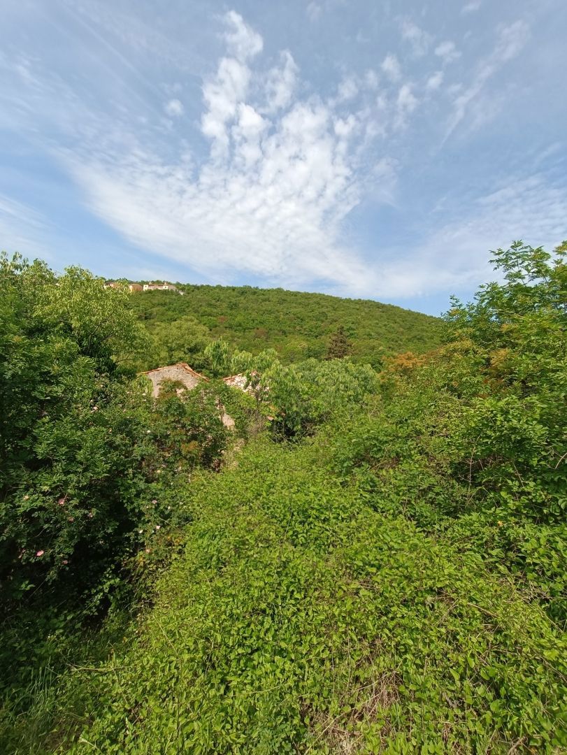 Casa in pietra da ristrutturare con vista mare, vicino a Labin