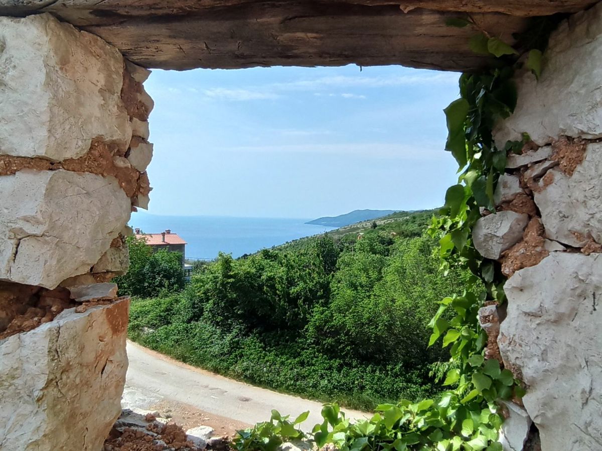 Casa in pietra da ristrutturare con vista mare, vicino a Labin