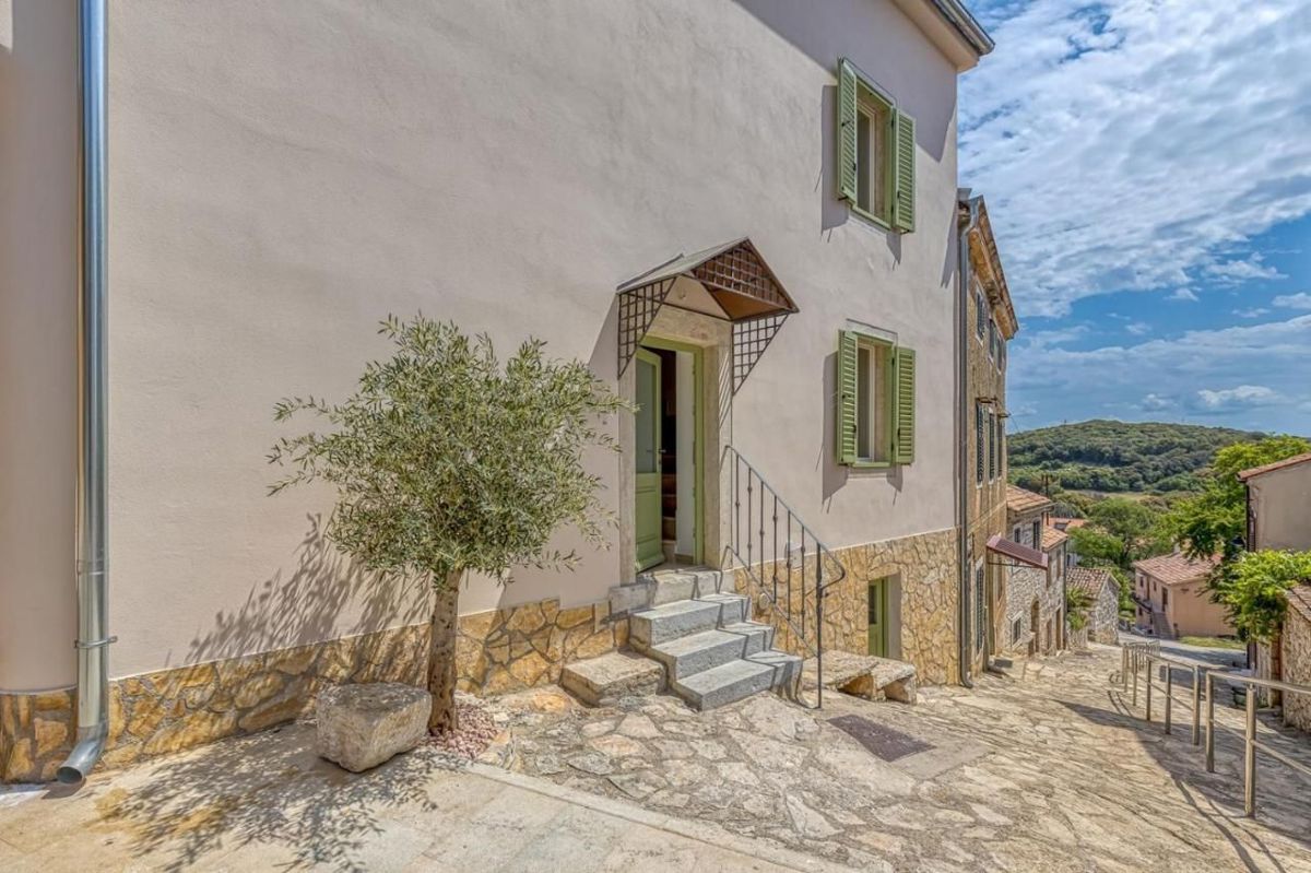 Palazzina arredato nel centro storico, Orsera