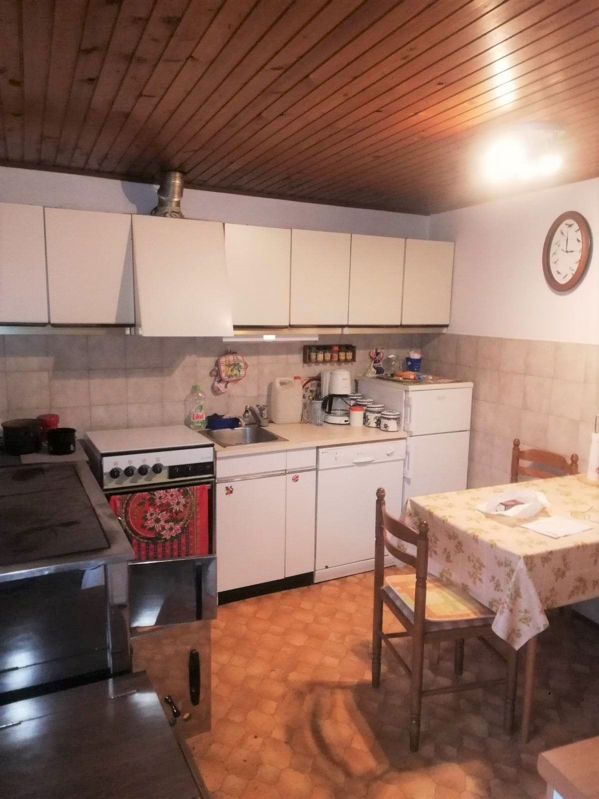 Casa in un insediamento tranquillo, zona più ampia di Pinguente