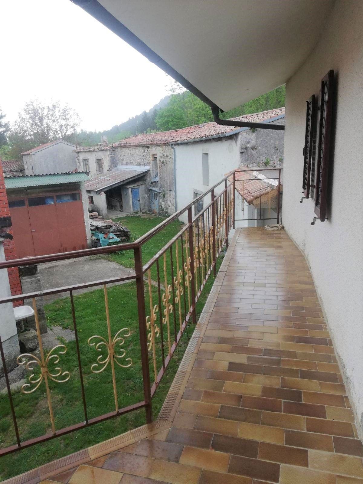 Casa in un insediamento tranquillo, zona più ampia di Pinguente