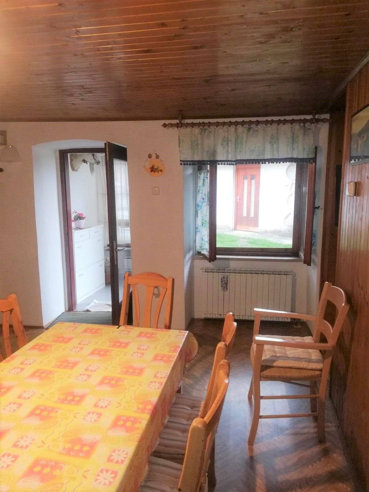 Casa in un insediamento tranquillo, zona più ampia di Pinguente