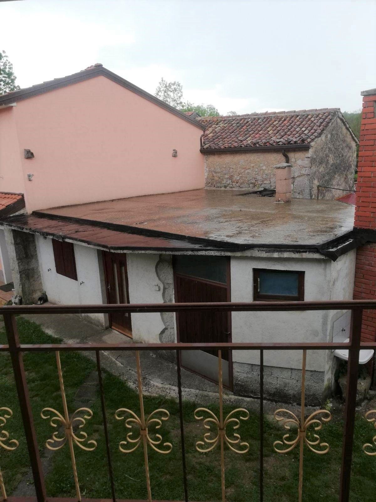 Casa in un insediamento tranquillo, zona più ampia di Pinguente