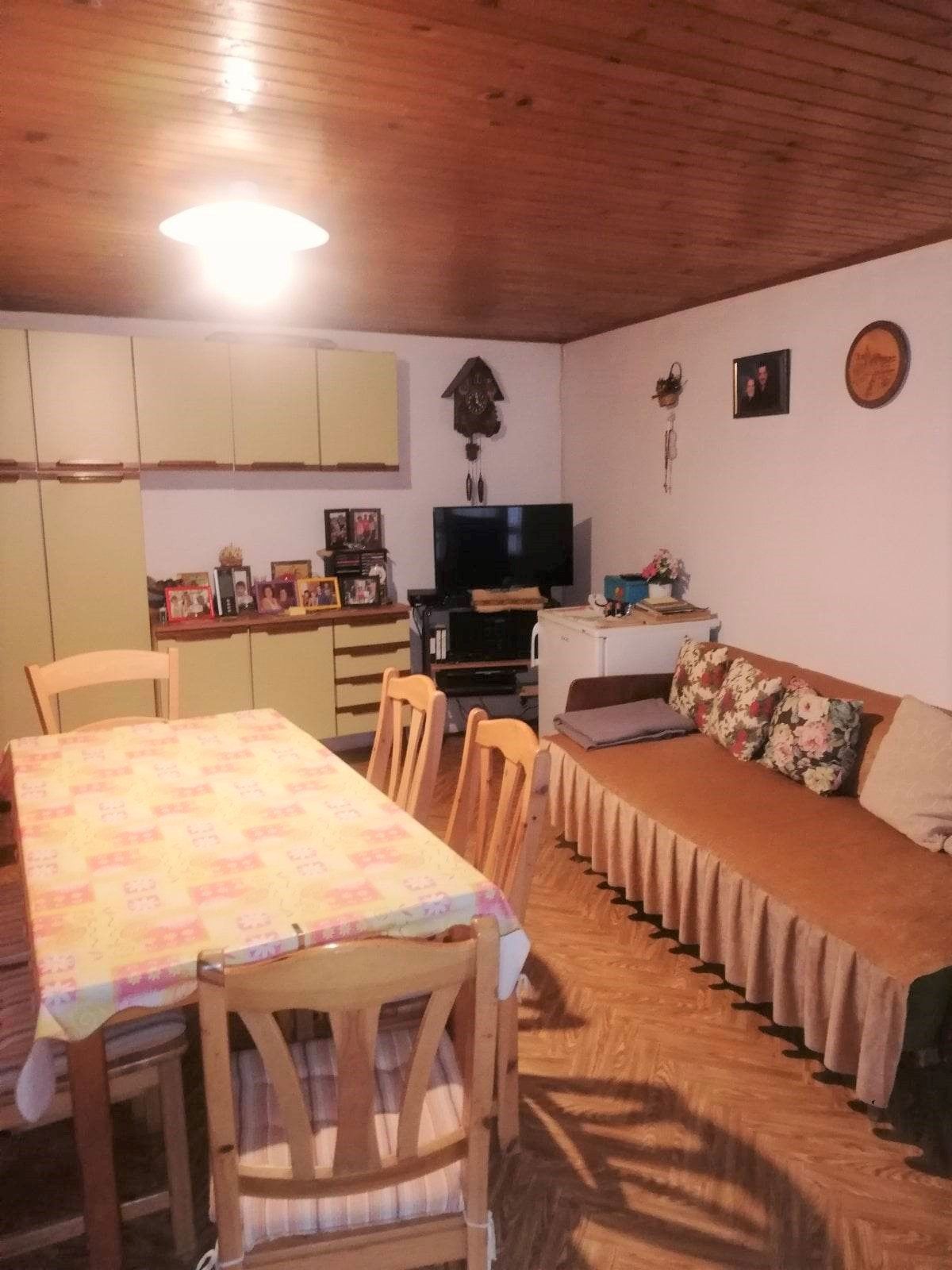 Casa in un insediamento tranquillo, zona più ampia di Pinguente