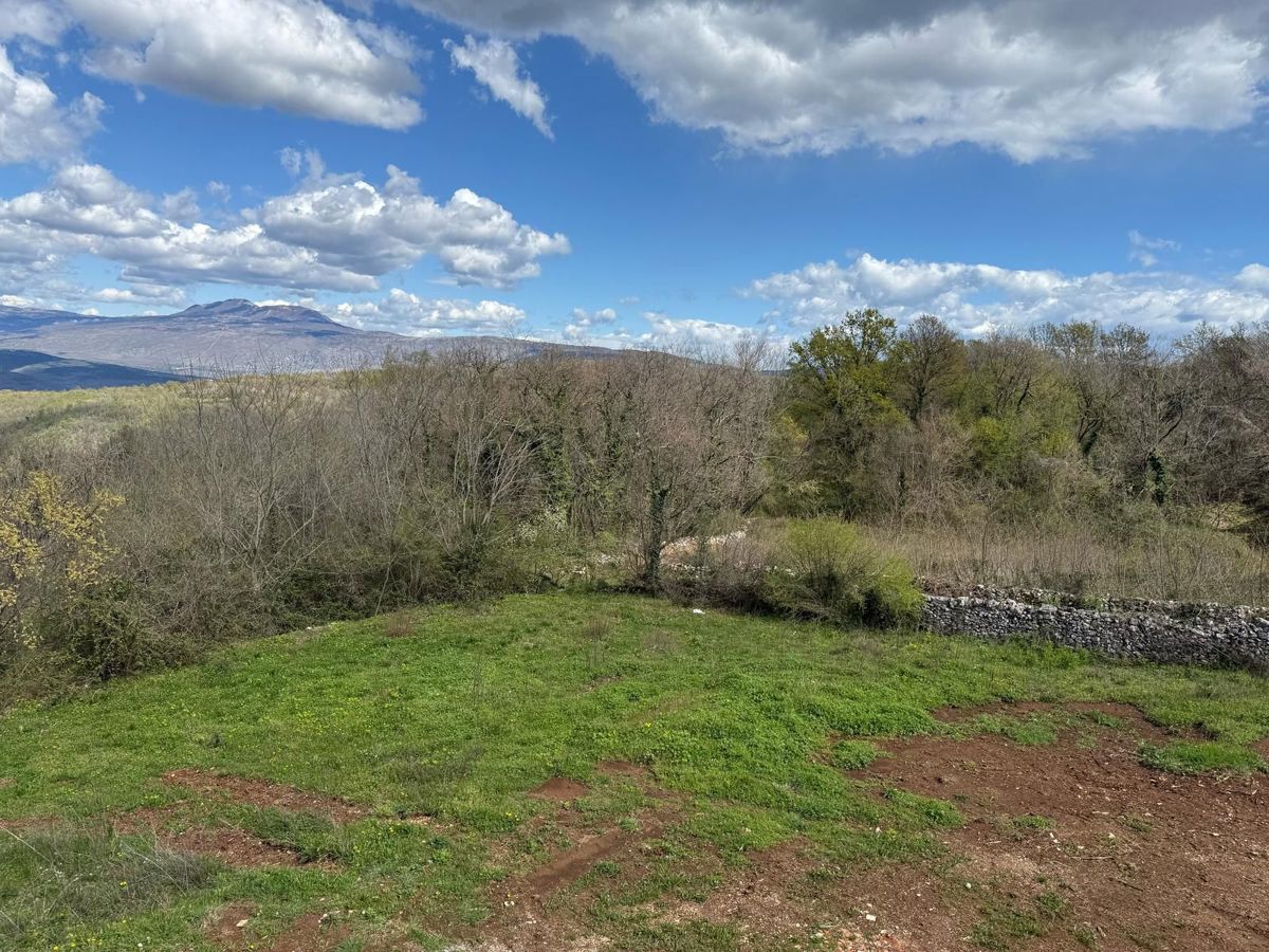 Terreno ai margini del villaggio con vista panoramica, Labin