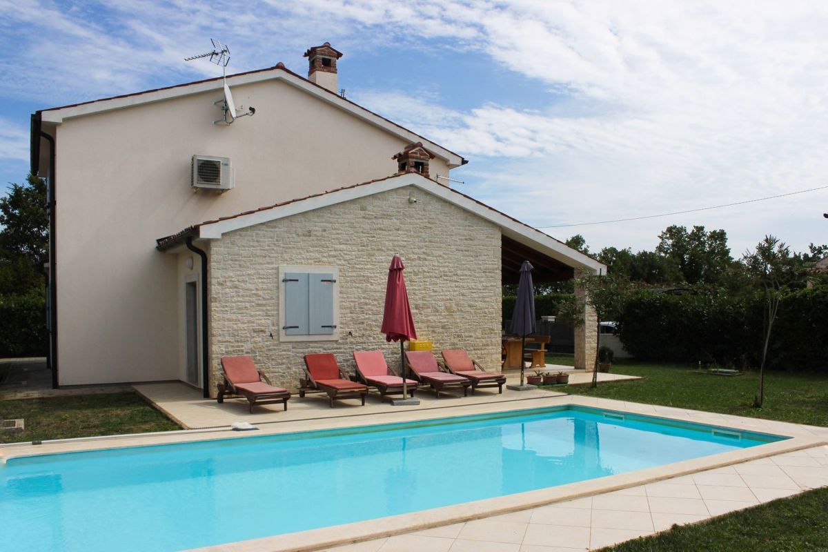 Attraente casa con piscina, vicino a Barban