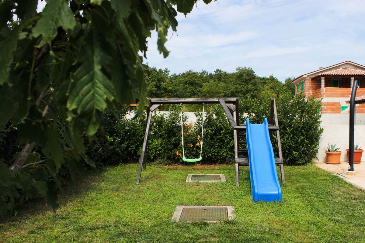 Attraente casa con piscina, vicino a Barban