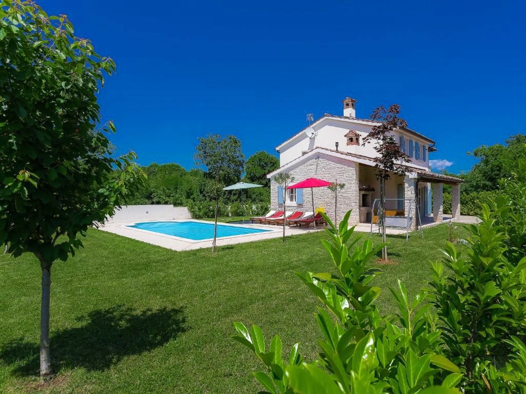 Attraente casa con piscina, vicino a Barban