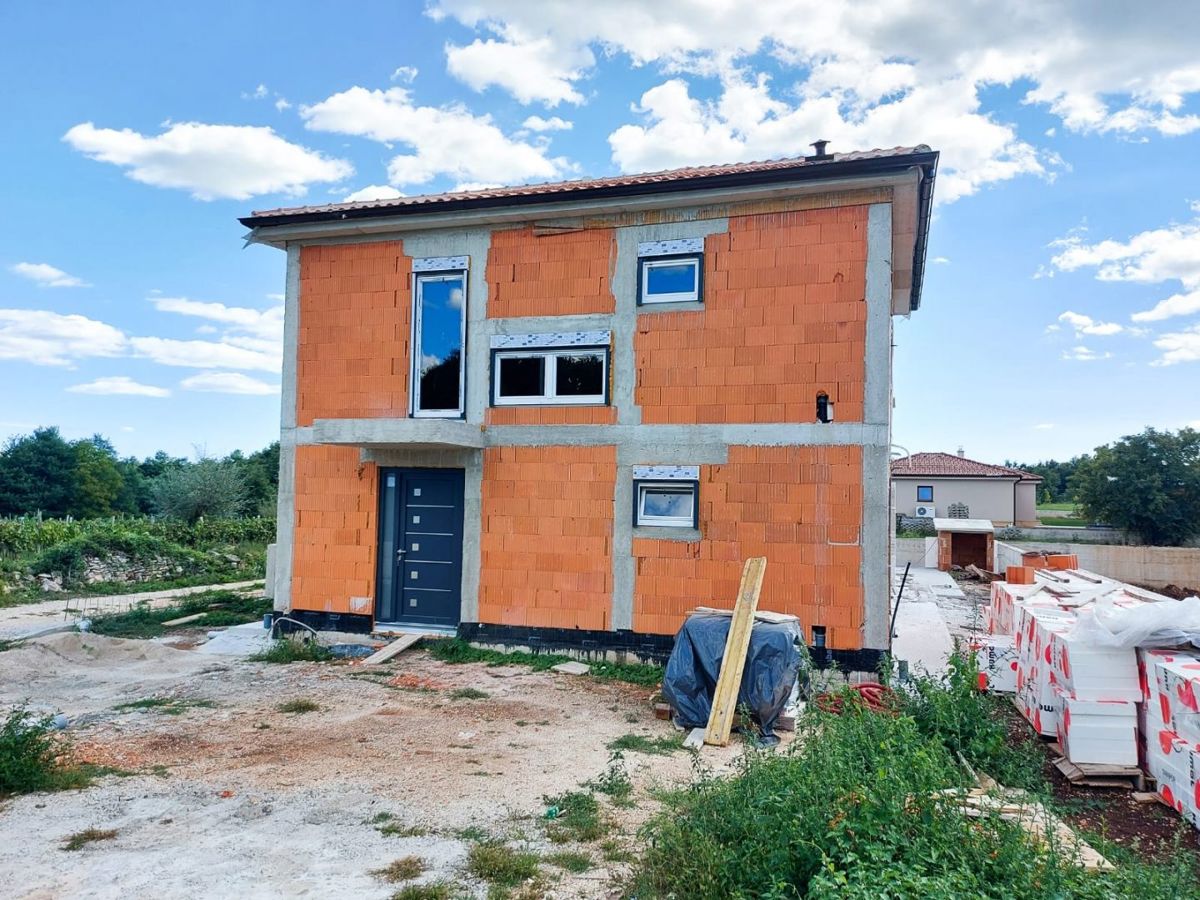 Roh Bau casa con piscina, Svetvinčenat