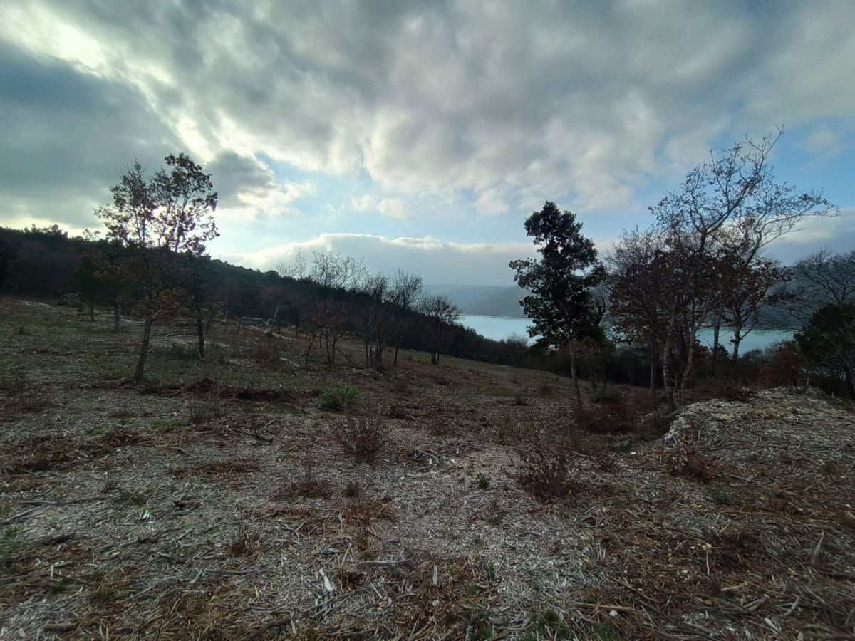 Terreno edificabile con vista sul mare, vicino a Labin