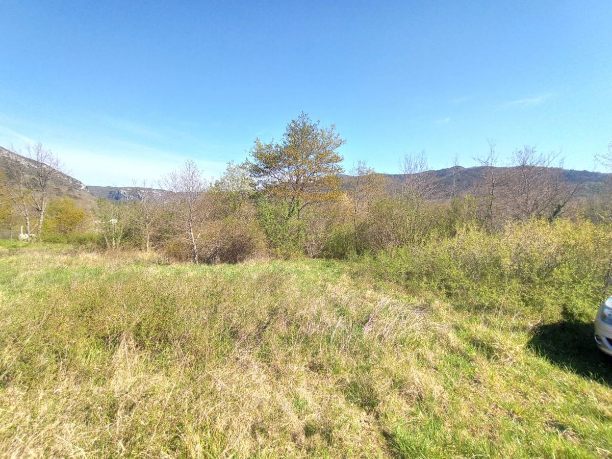 Terreno edificabile con vista panoramica, vicino a Oprtalj