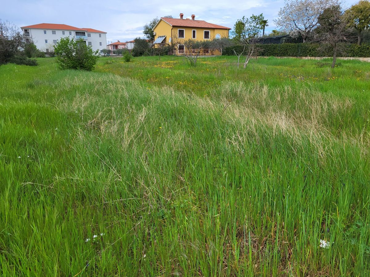 Ampio terreno edificabile, vicino a Parenzo