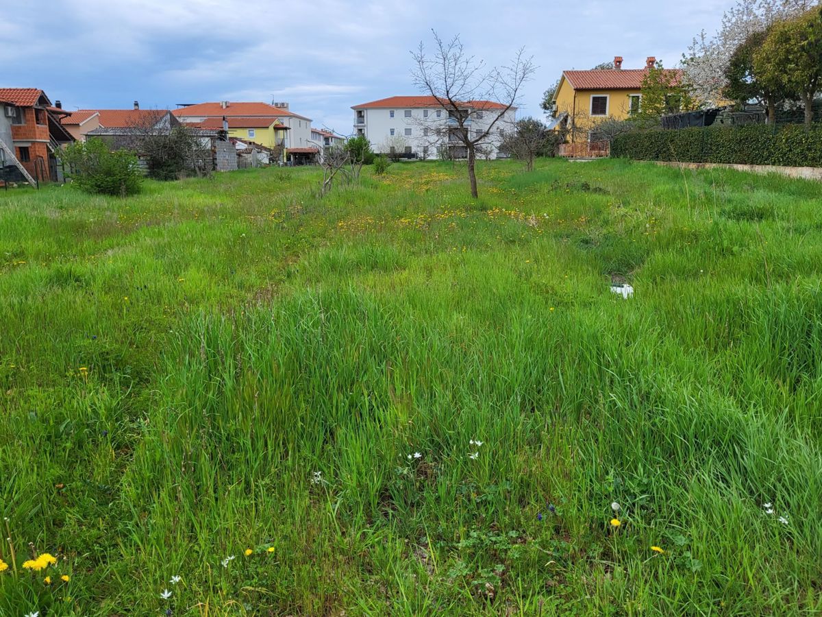 Ampio terreno edificabile, vicino a Parenzo