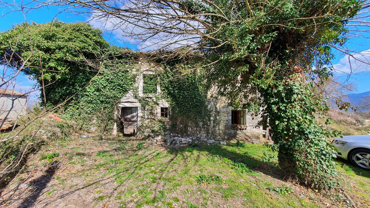 Casa antica con permesso di costruzione, Kršan