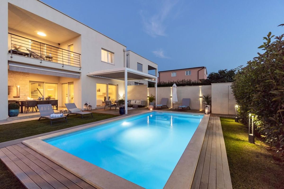 Villa moderna con piscina, vicino a Novigrad