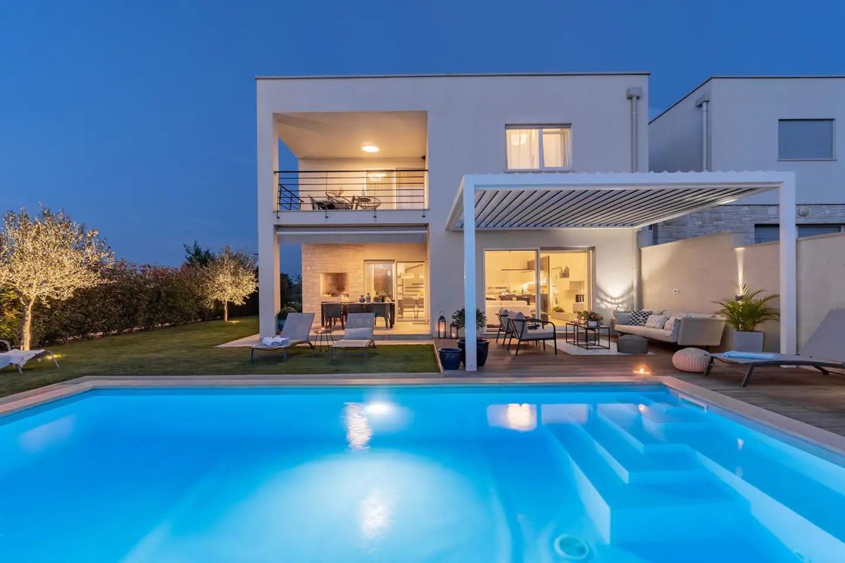 Villa moderna con piscina, vicino a Novigrad