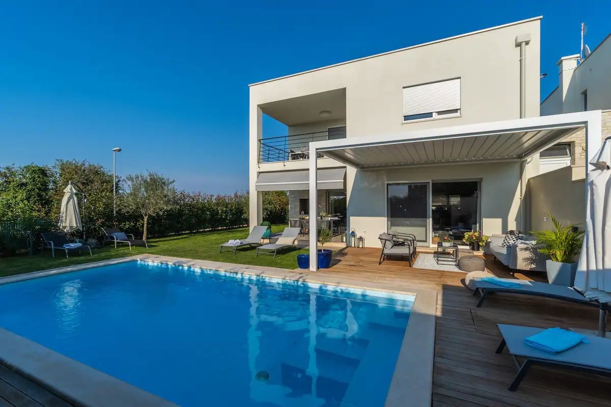 Villa moderna con piscina, vicino a Novigrad