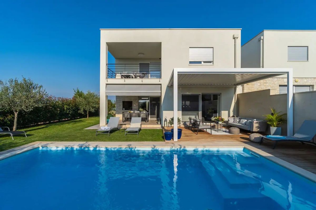 Villa moderna con piscina, vicino a Novigrad