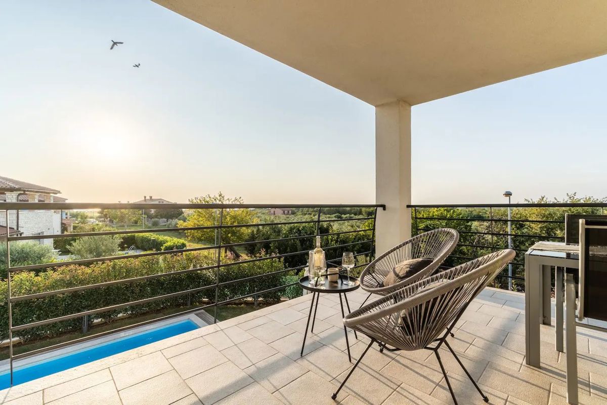 Villa moderna con piscina, vicino a Novigrad