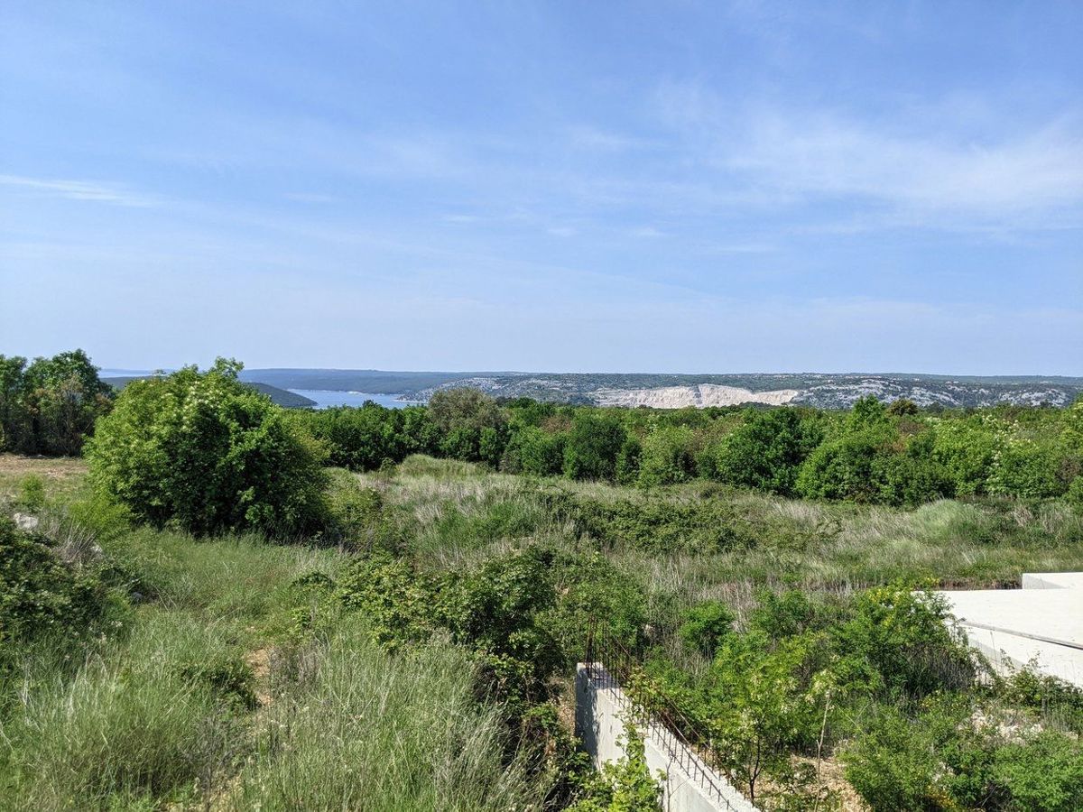 Labin, terreno con licenza edilizia, vista mare