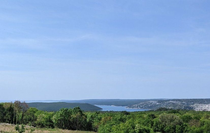 Labin, terreno con licenza edilizia, vista mare