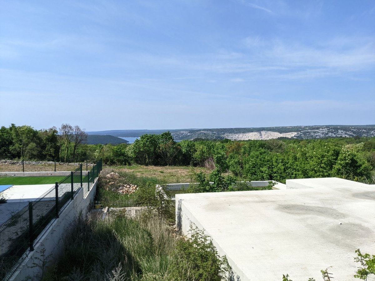 Labin, terreno con licenza edilizia, vista mare