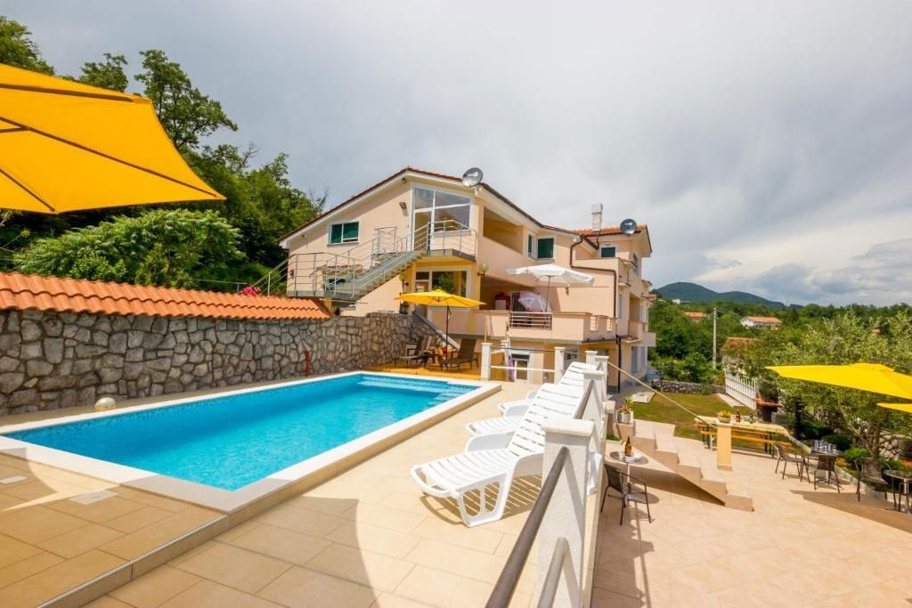 Palazzina con piscina e vista panoramica, vicino a Opatija