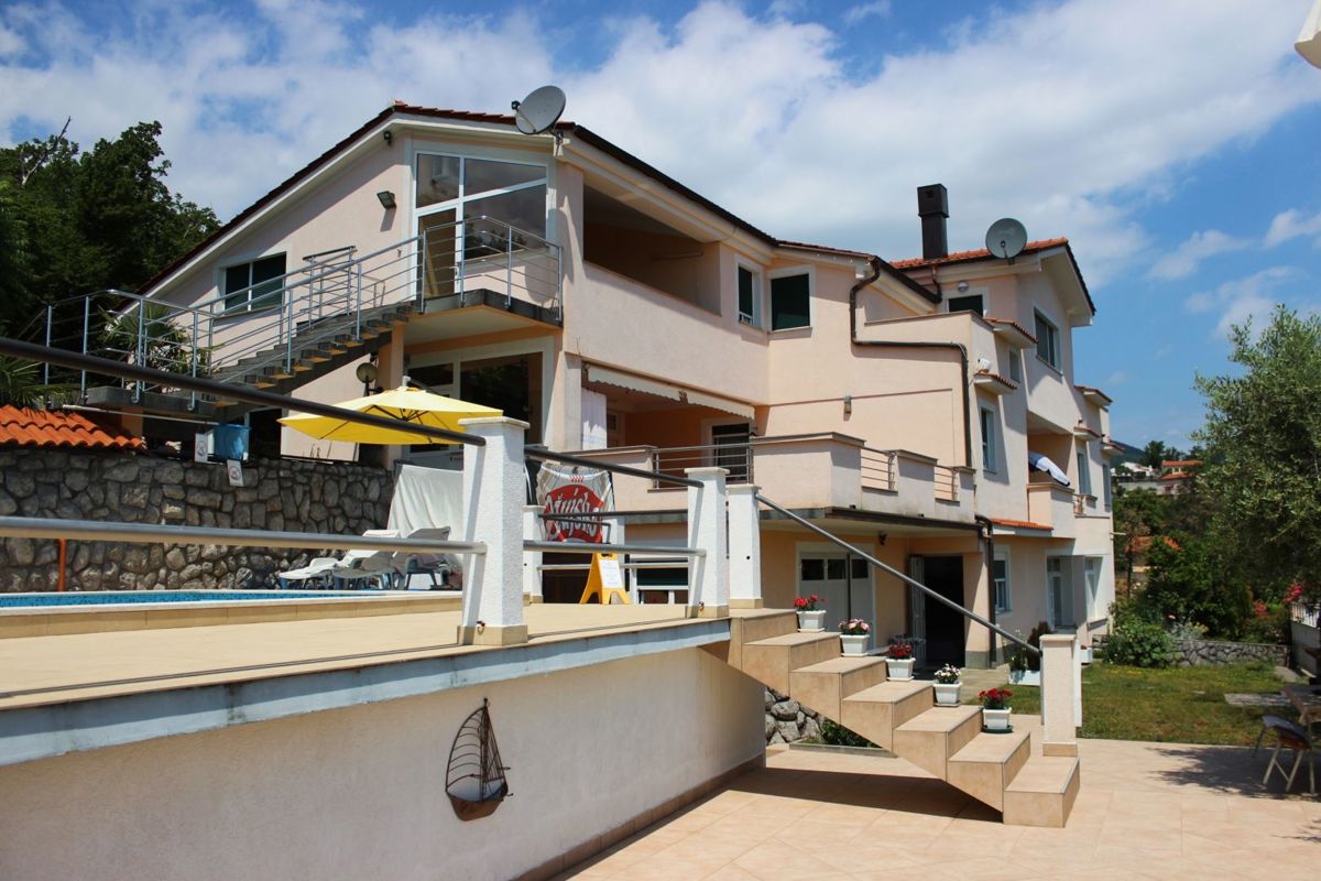 Palazzina con piscina e vista panoramica, vicino a Opatija