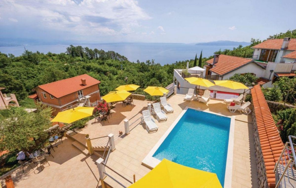 Palazzina con piscina e vista panoramica, vicino a Opatija