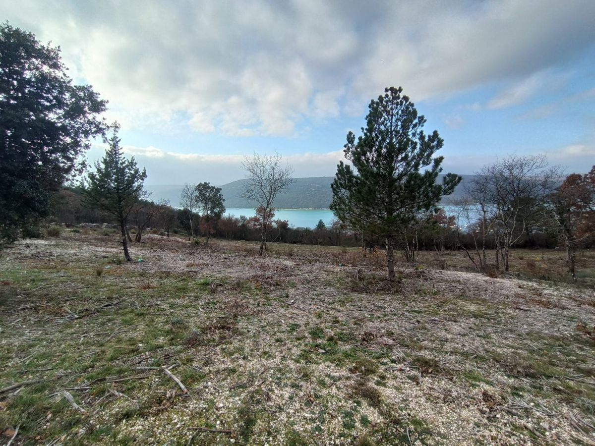 Terreno edificabile con vista sul mare, vicino a Labin