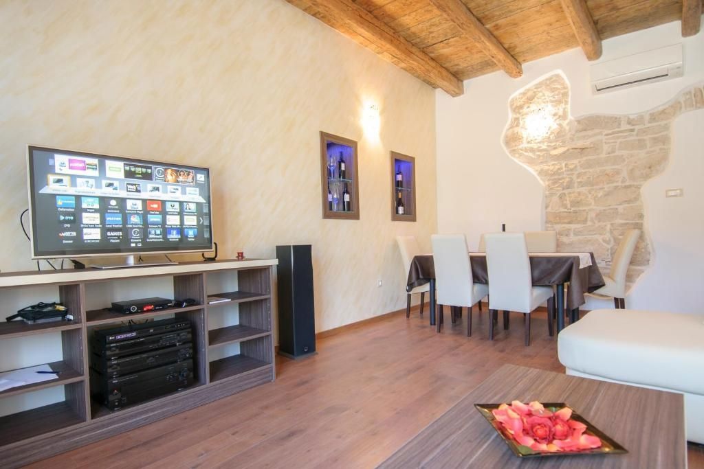 Moderna casa in pietra d'Istria, Parenzo