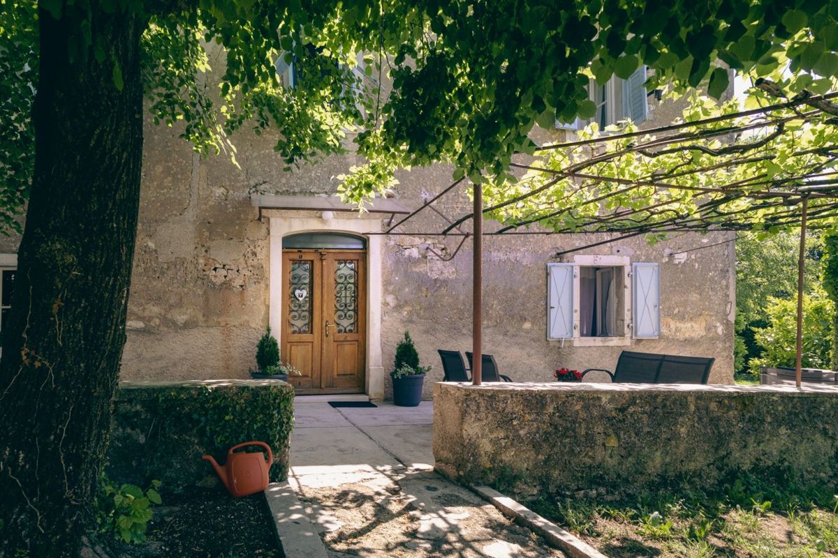 Bella casa istriana in un ambiente tranquillo