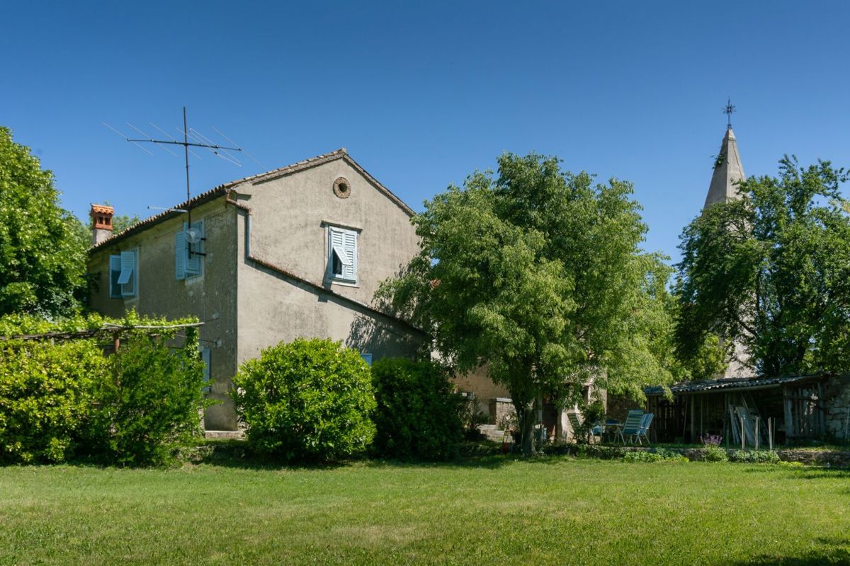 Bella casa istriana in un ambiente tranquillo