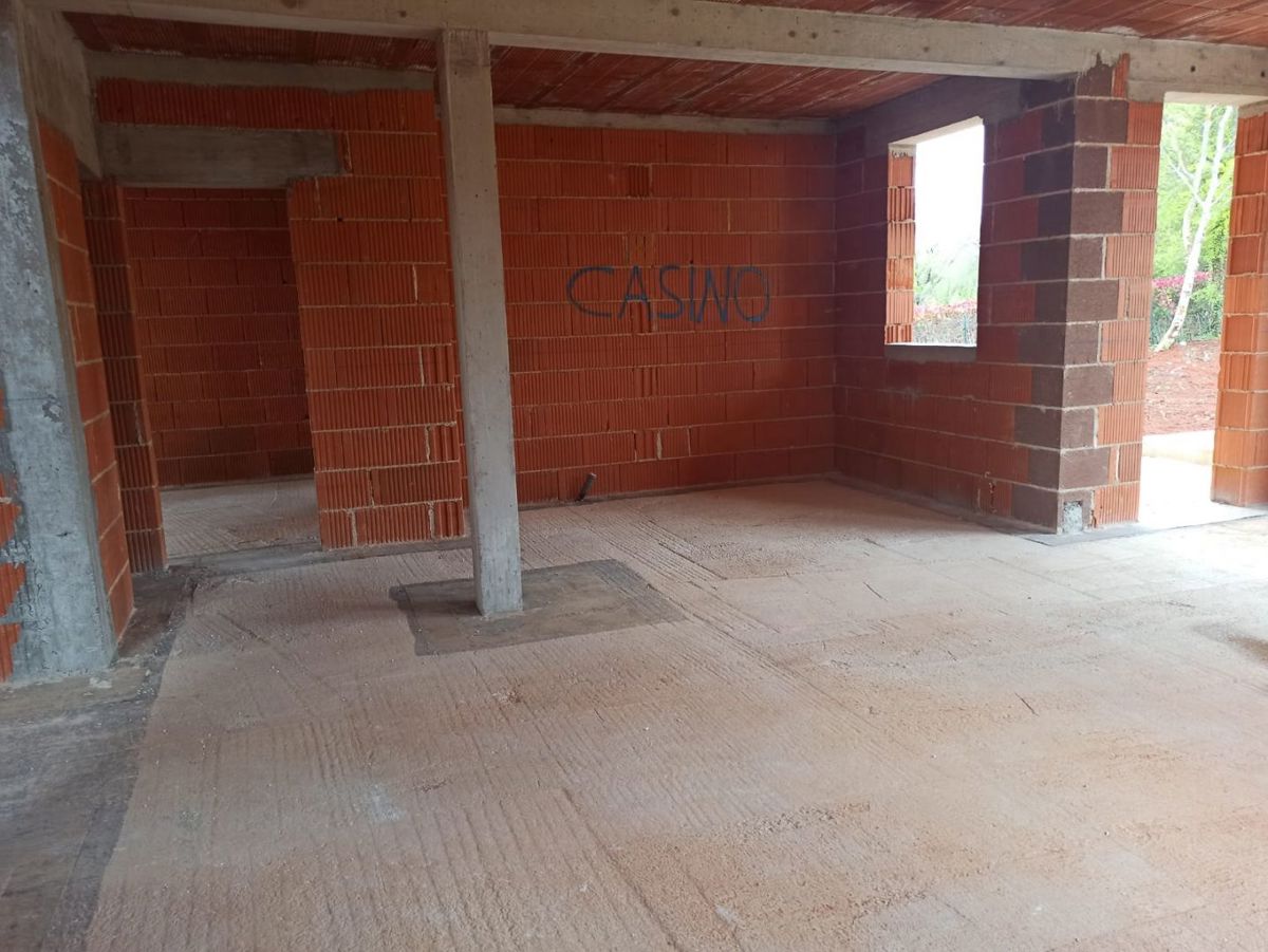 Casa con piscina in fase Roh-Bau, vicino a Barban