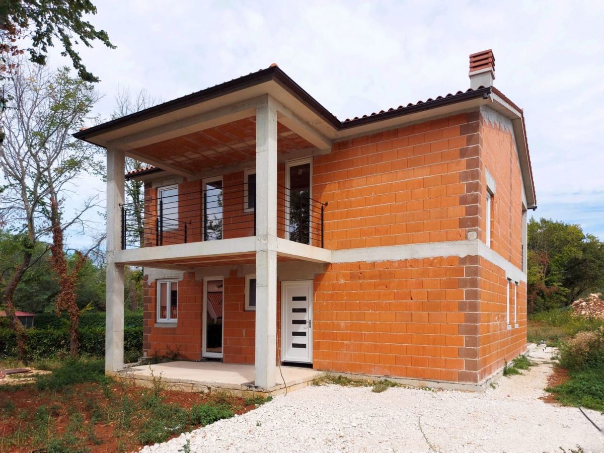 Casa con piscina in fase Roh-Bau, vicino a Barban