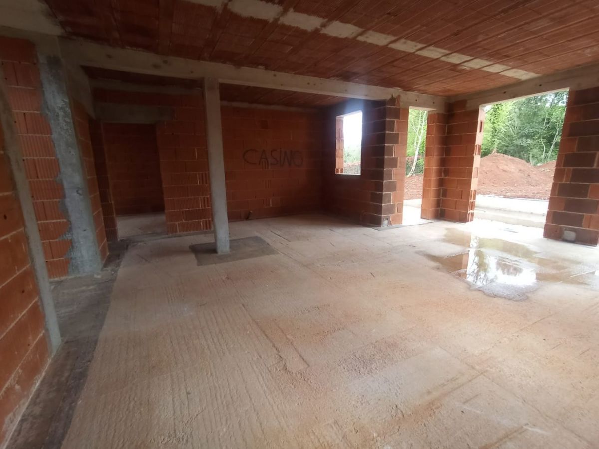 Casa con piscina in fase Roh-Bau, vicino a Barban