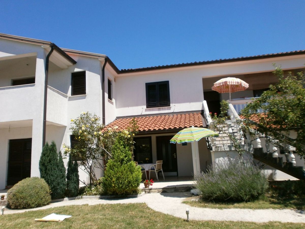 Casa con 5 appartamenti e bella vista, Visinada