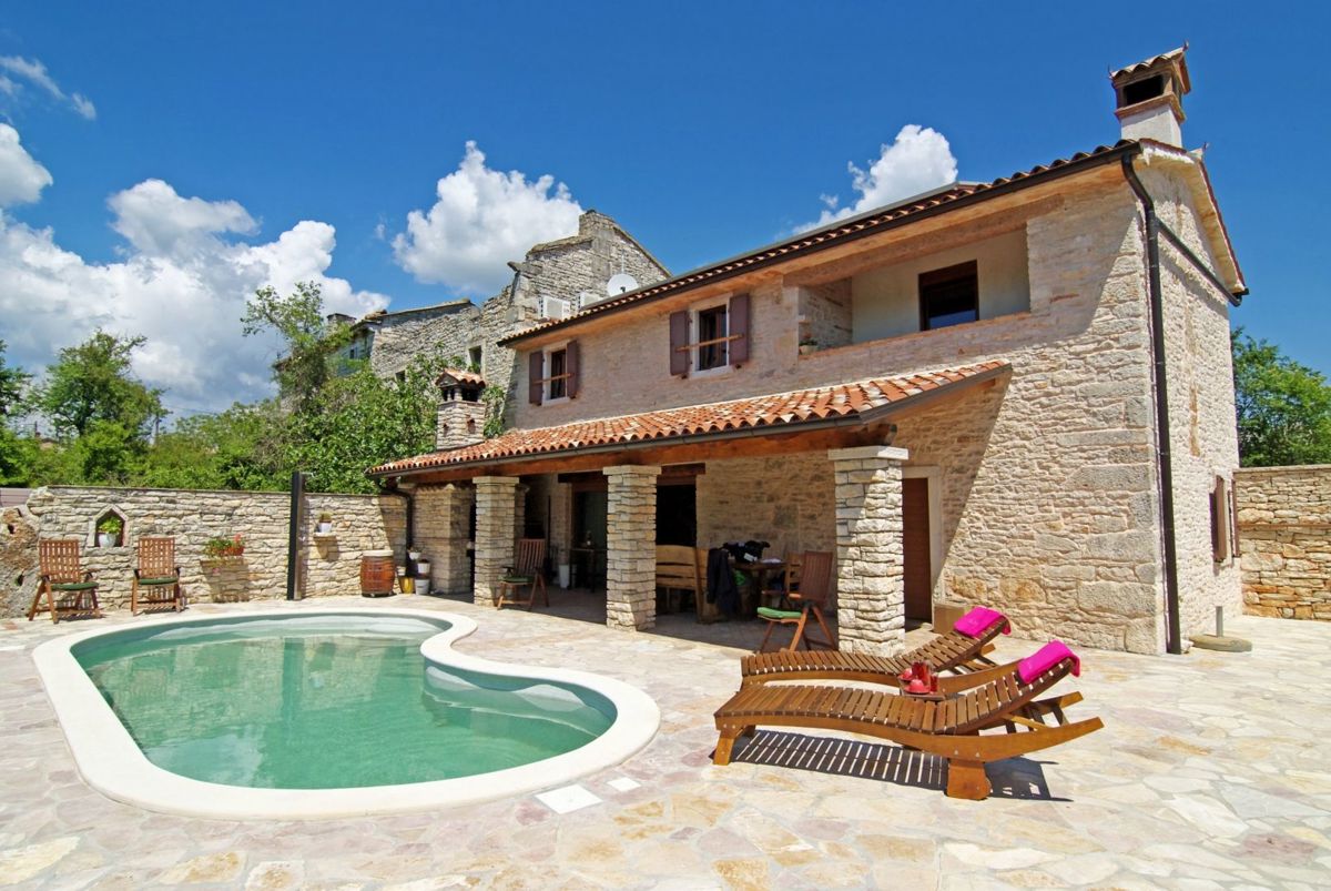 Casa in pietra tradizionale con piscina, vicino a Barban