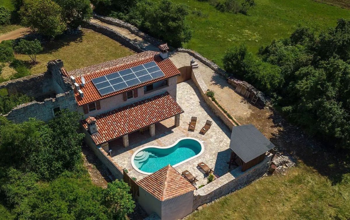 Casa in pietra tradizionale con piscina, vicino a Barban